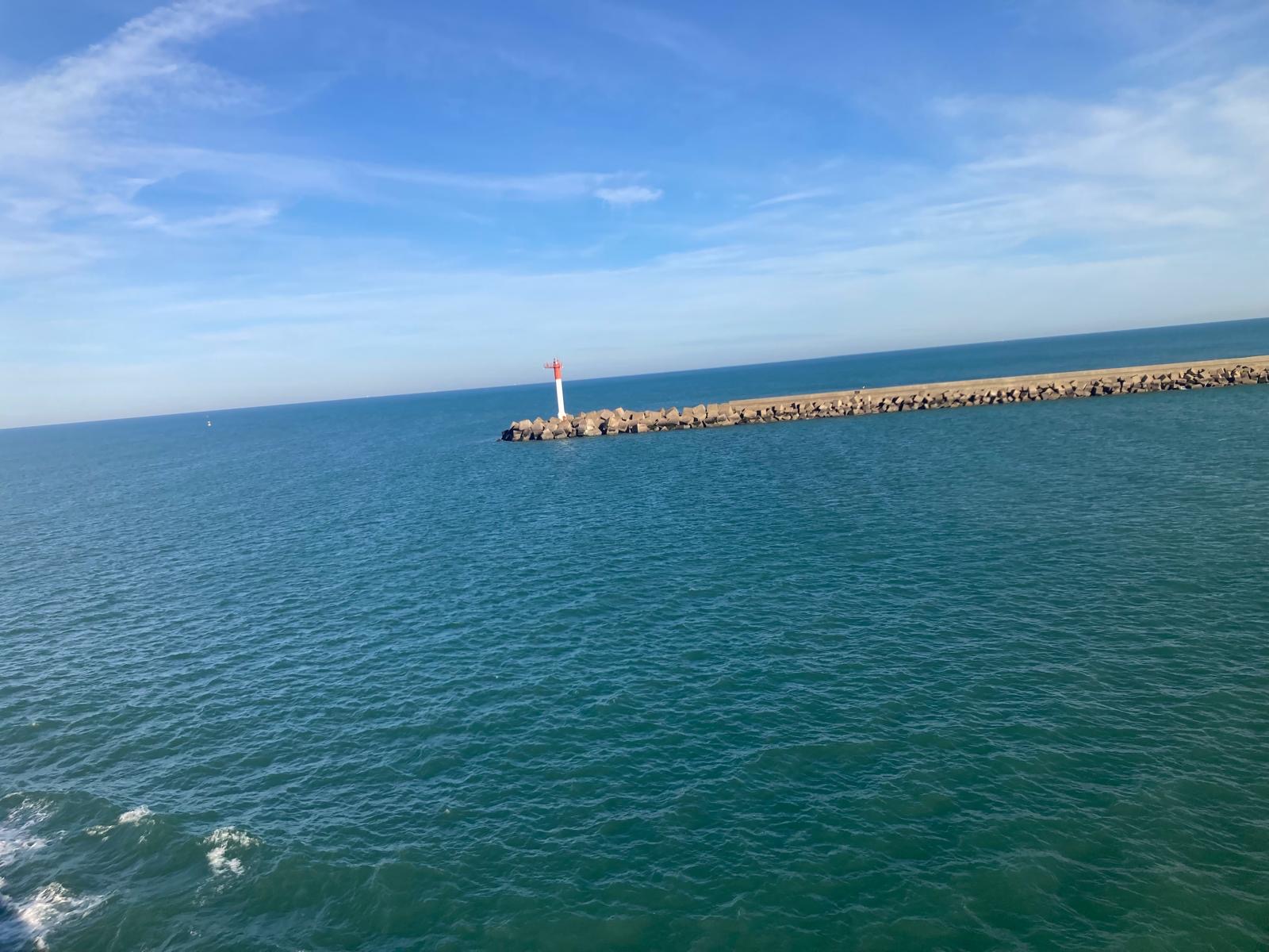 Calais Hafenausfahrt – Blick auf Mole und Ärmelkanal